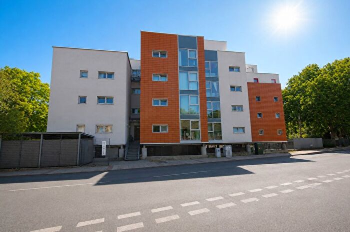 2 Bedroom Flat For Sale In Hermit Road, Park Vista Apartments, Canning Town, London, E16