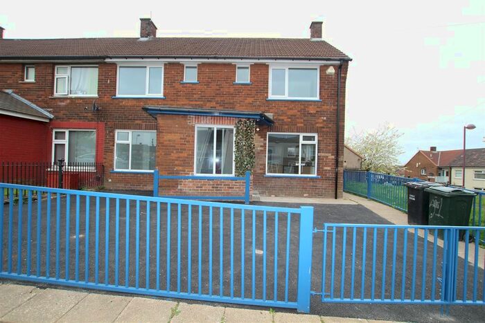 Semi-Detached House To Rent In Broadstone Way, Tong, Bradford, BD4