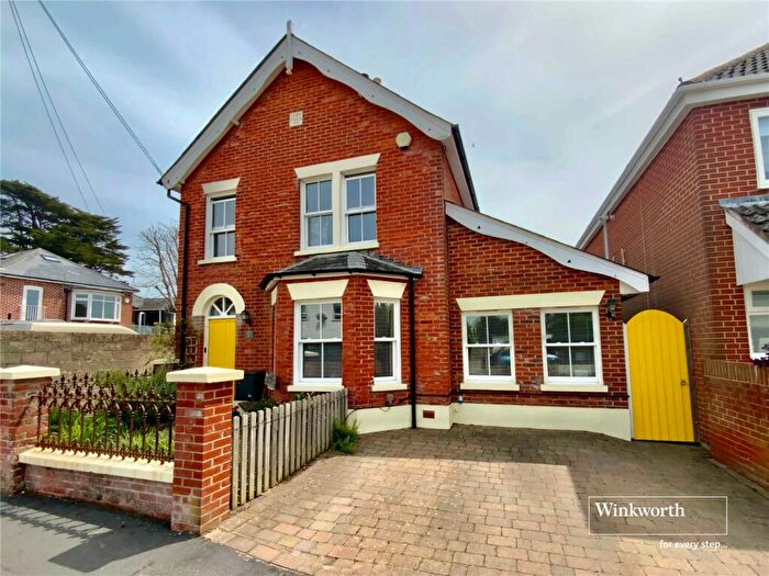 4 Bedroom Detached House For Sale In Argyle Road, Mudeford, Christchurch, Dorset, BH23