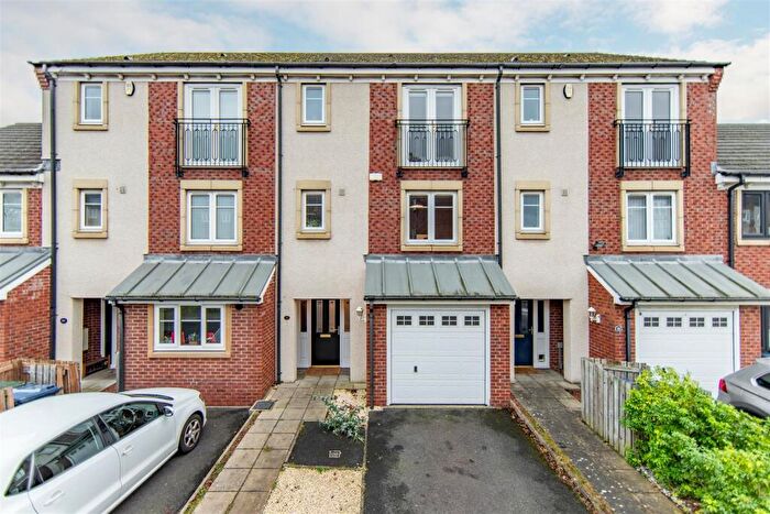 4 Bedroom Town House For Sale In Manor Park, Newcastle Upon Tyne, NE7