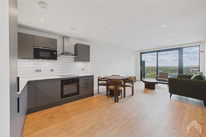 2 Bedroom Flat To Rent In Manser House, London, TW8