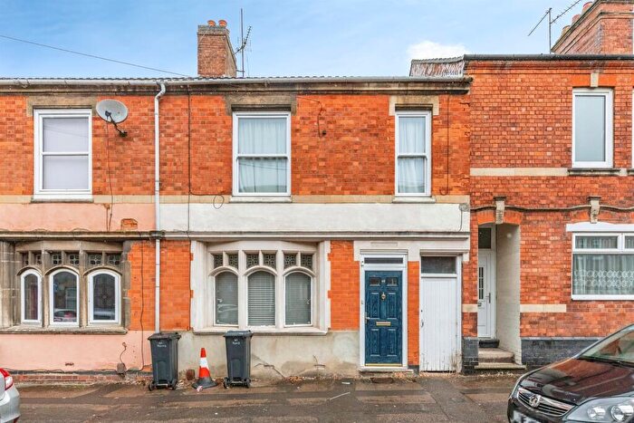 6 Bedroom Terraced House For Sale In Dryden Street, Kettering, NN16