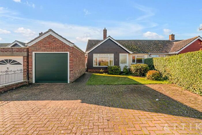 2 Bedroom Semi-Detached Bungalow For Sale In Kennedy Close, Halesworth, IP19