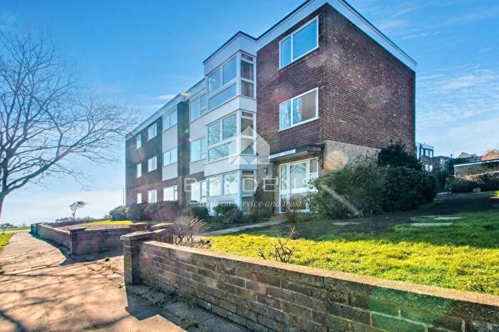 2 Bedroom Flat For Sale In Queens House, Frinton On Sea, CO13