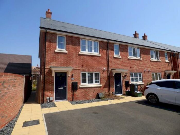 3 Bedroom End Of Terrace House To Rent In Manu Marble Way, GL1