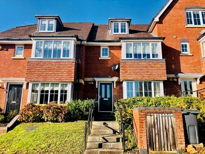 4 Bedroom Terraced House To Rent In Woodfield Close, Coulsdon, Surrey, CR5