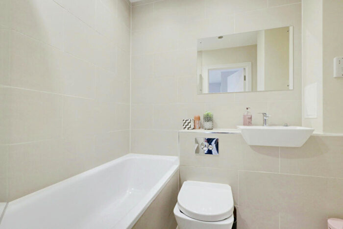 2 Bedroom Apartment For Sale In Victoria Avenue, Southend-on-Sea, SS2
