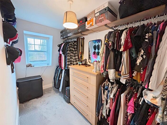2 Bedroom Flat For Sale In Rayleigh Road, Hutton, Brentwood, CM13