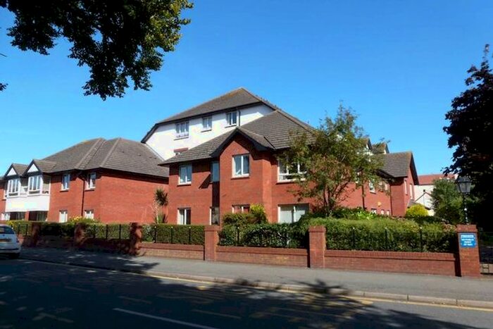 1 Bedroom Property For Sale In Penrhyn Avenue, Rhos On Sea, LL28