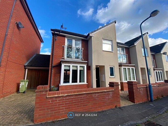 3 Bedroom Terraced House To Rent In Hunsbury Chase, Broughton, Milton Keynes, MK10