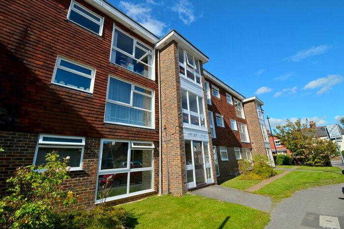 2 Bedroom Flat To Rent In Ashcroft Court, Winton Road, Petersfield, GU32