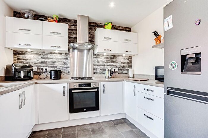 3 Bedroom Semi-Detached House For Sale In Herbage View, Crofton, Wakefield, WF4