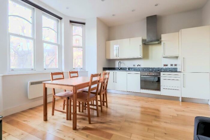 1 Bedroom Flat To Rent In Upper Street, London, N1