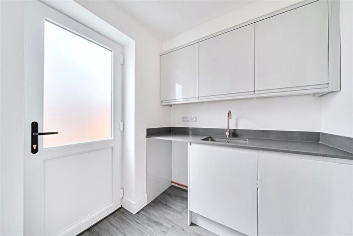 4 Bedroom Detached House For Sale In The Ridings, Addlestone, Surrey, KT15