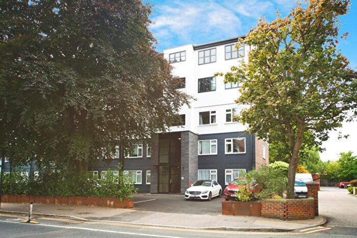 2 Bedroom Flat For Sale In Blake Hall Road, London, E11