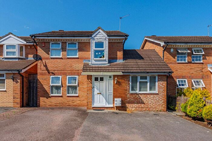 4 Bedroom Detached House For Sale In Glendevon Close, Edgware, HA8
