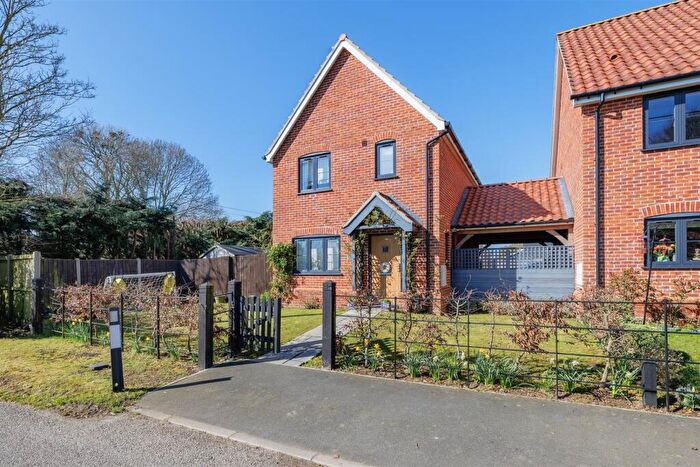 3 Bedroom Link Detached House For Sale In Felgate Close, Laxfield, Woodbridge, IP13