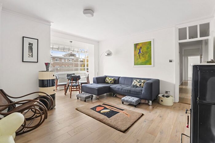 2 Bedroom Flat For Sale In Nightingale Lane, London, SW12