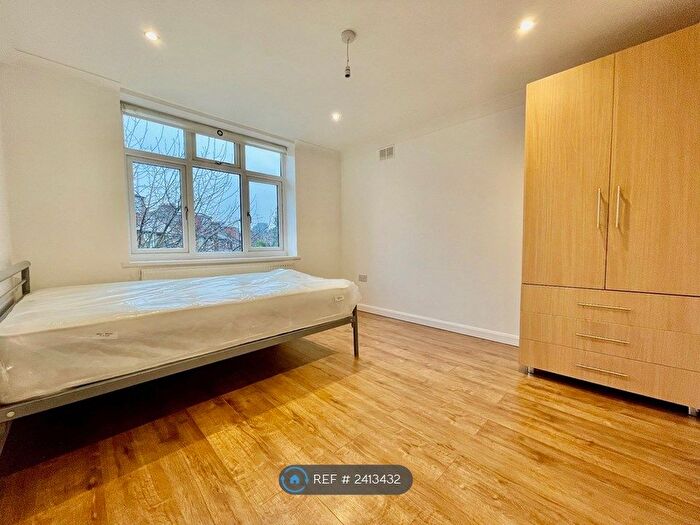 4 Bedroom Semi-Detached House To Rent In London, London, W5