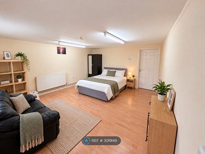1 Bedroom Flat To Rent In Almorah Road, Hounslow, TW5