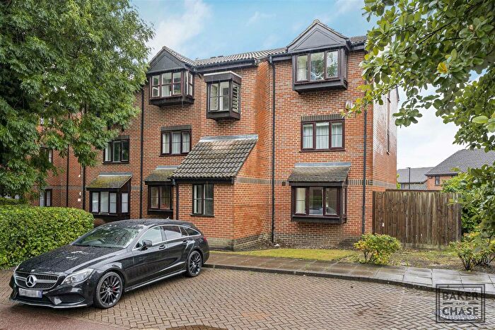1 Bedroom Flat To Rent In Gladbeck Way, Enfield, EN2
