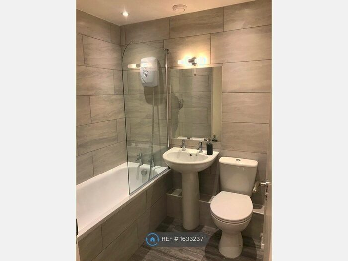 1 Bedroom Flat To Rent In Chipstead Close, Sutton, SM2