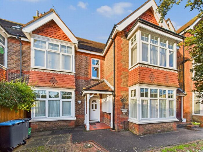 2 Bedroom Flat For Sale In Ashenground Road, Haywards Heath, RH16