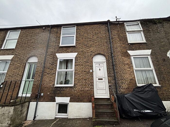 2 Bedroom Terraced House To Rent In Mills Terrace, Chatham, ME4