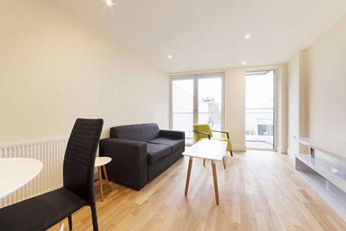 2 Bedroom Flat To Rent In Langan House, Canary Wharf, London, E14