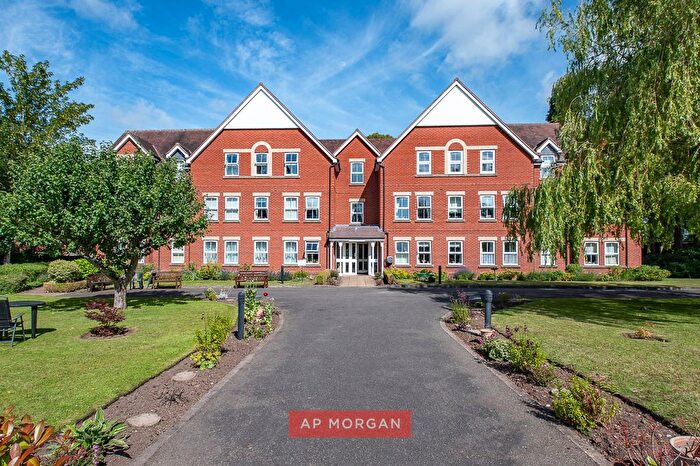 2 Bedroom Flat For Sale In College Road, Bromsgrove, Worcestershire, B60
