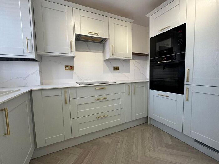 2 Bedroom End Of Terrace House To Rent In Causeyware Road, London, N9