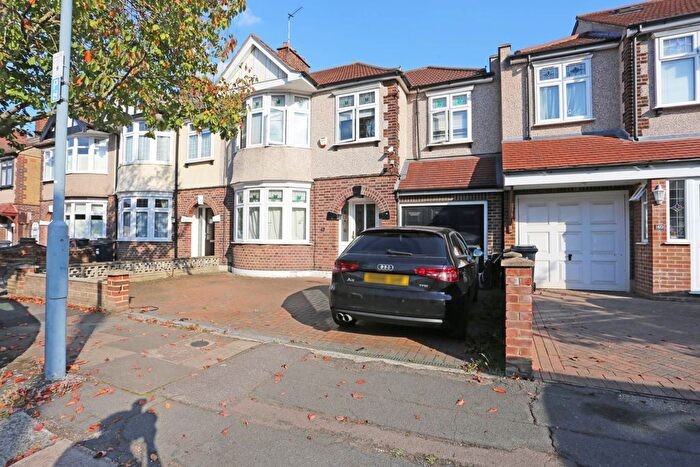 4 Bedroom Semi-Detached House To Rent In Galsworthy Avenue, Chadwell Heath, Romford, RM6