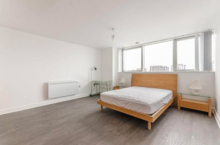 1 Bedroom Flat To Rent In Switch House, Docklands, London, E14
