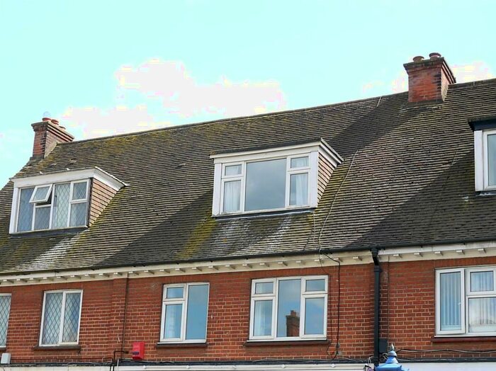 3 Bedroom Flat To Rent In Station Road, Cuffley, EN6