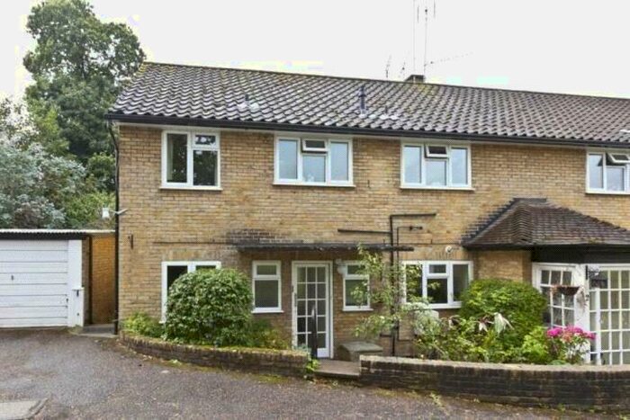 2 Bedroom Apartment To Rent In Belvedere Close, Esher, Surrey, KT10