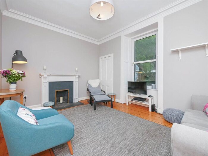 2 Bedroom Flat To Rent In Canon Street, Edinburgh, EH3