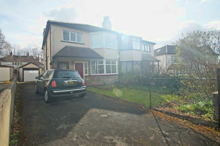 2 Bedroom Apartment To Rent In Hollin Gardens, Weetwood, Leeds, LS16