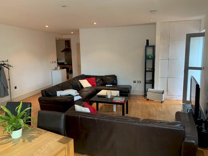 3 Bedroom Apartment To Rent In The Lock, City Centre, M1