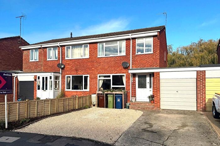 3 Bedroom Semi Detached House For Sale In Tirlebank Way, Tewkesbury, Gloucestershire, GL20