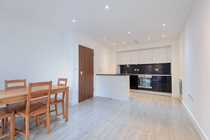 1 Bedroom Flat To Rent In Shearwater Drive, Hendon, London, NW9