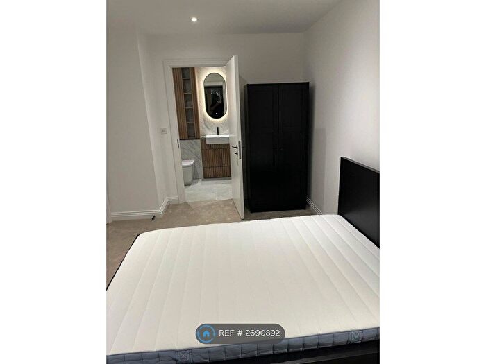 2 Bedroom Flat To Rent In Halcyon House, London, E16