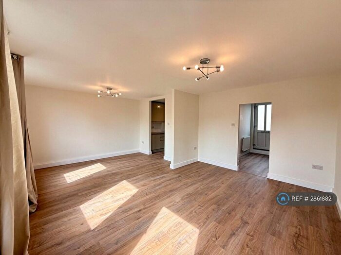 3 Bedroom Maisonette To Rent In Abbey Road, London, NW8