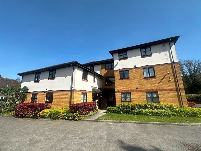 1 Bedroom Flat To Rent In Water Lane, Kings Langley, WD4