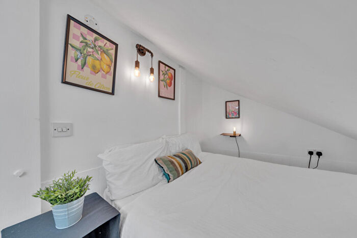 Flat To Rent In Ainger Road, Primrose Hill, NW3