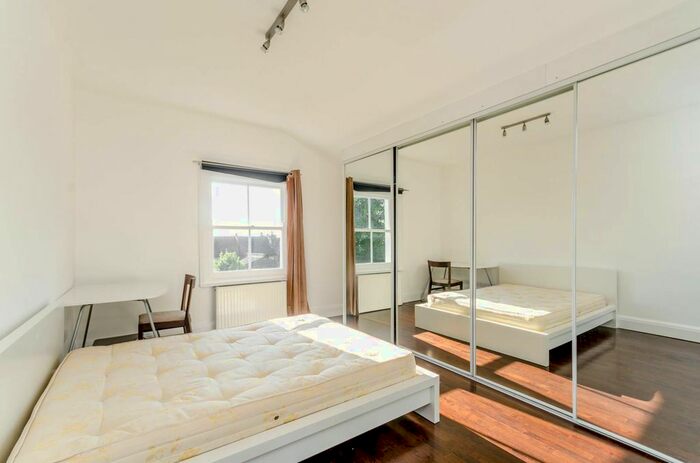 2 Bedroom Flat To Rent In Woodside, Wimbledon, London, SW19