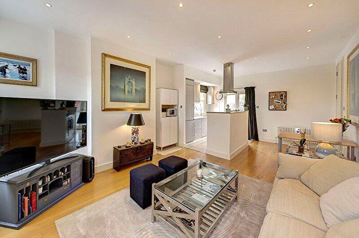 2 Bedroom Garage / Parking For Sale In Park Walk, London, SW10