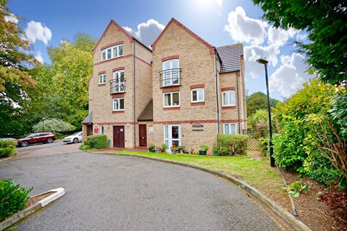 2 Bedroom Flat For Sale In The Views, Huntingdon, Cambridgeshire., PE29