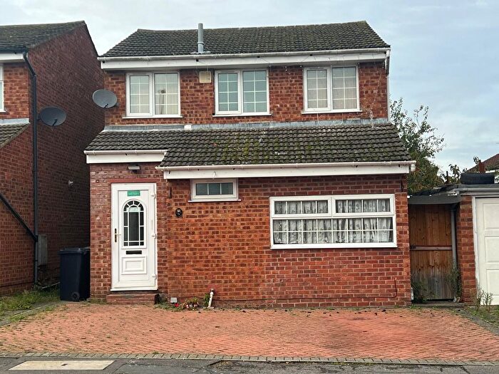5 Bedroom Detached House To Rent In Dunsmore Road, Luton, LU1