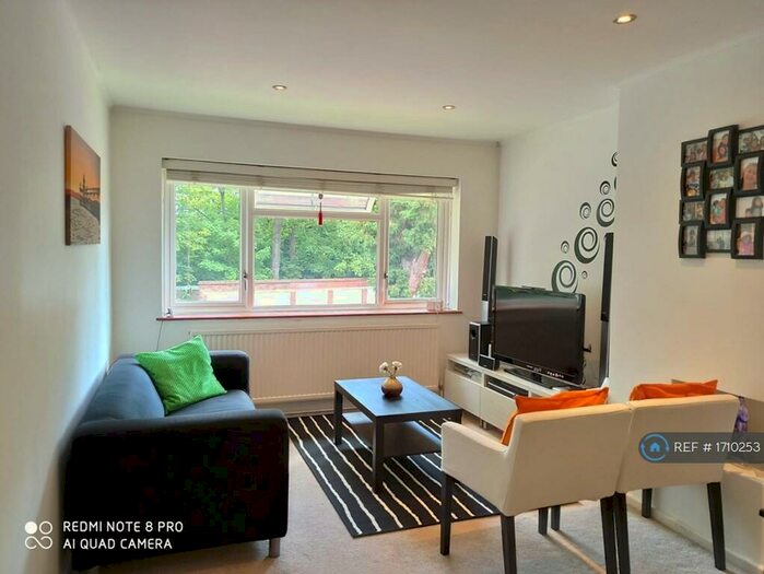 2 Bedroom Maisonette To Rent In Lloyd Court, Pinner, HA5