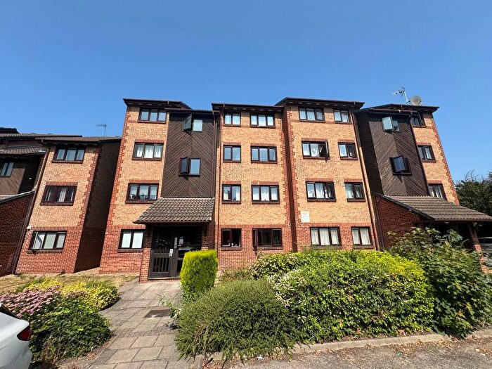1 Bedroom Flat To Rent In Cricketers Close, Erith, DA8